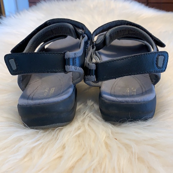 SALE!! Clarks walking sandals.   4 - Picture 7 of 9